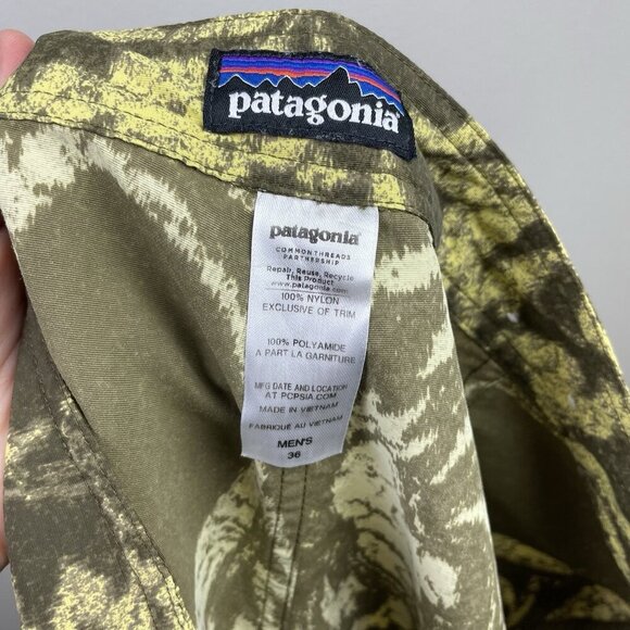 Patagonia Men's 36 Swim Trunks Shorts Green Brown Floral Tropical Vacation Beach - Picture 9 of 12